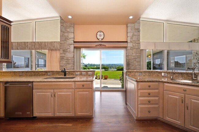 Building Photo - Luxury Living with Stunning 360-Degree Vie...