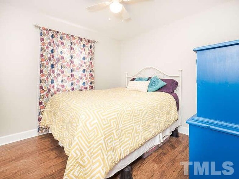 bedroom 2 - 515 Mayfair St