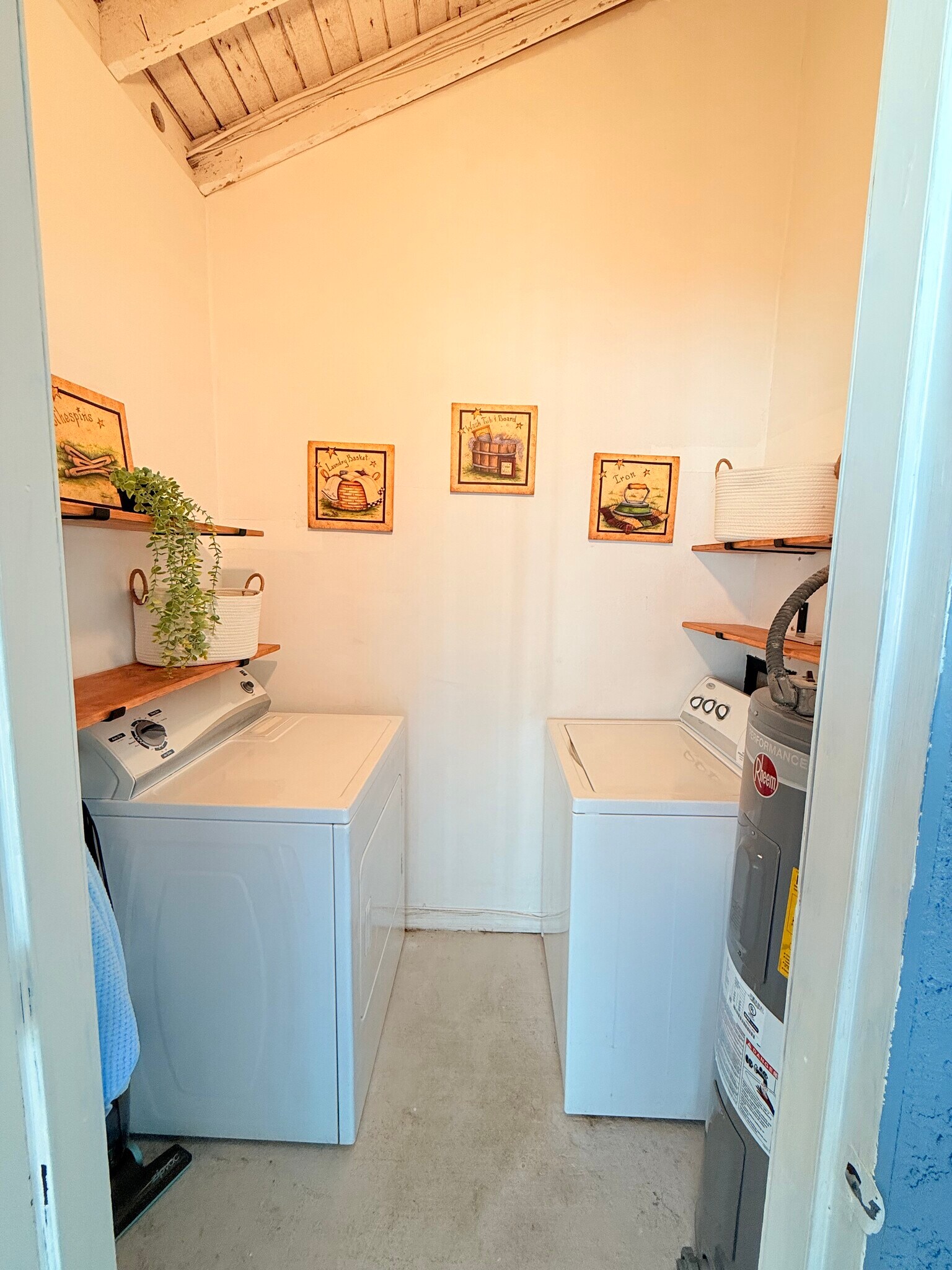 Building Photo - 387 Knox McRae Dr