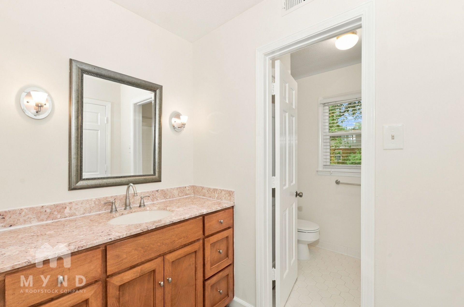 Building Photo - 2335 Hickory Crest Dr