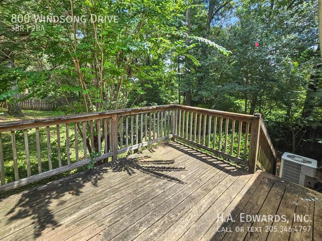 Building Photo - 800 Windsong Dr