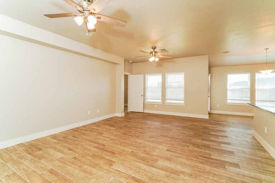 Building Photo - 1545 Birmingham Dr