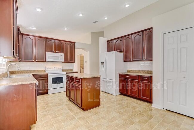 Building Photo - 608 Birchbark Trail