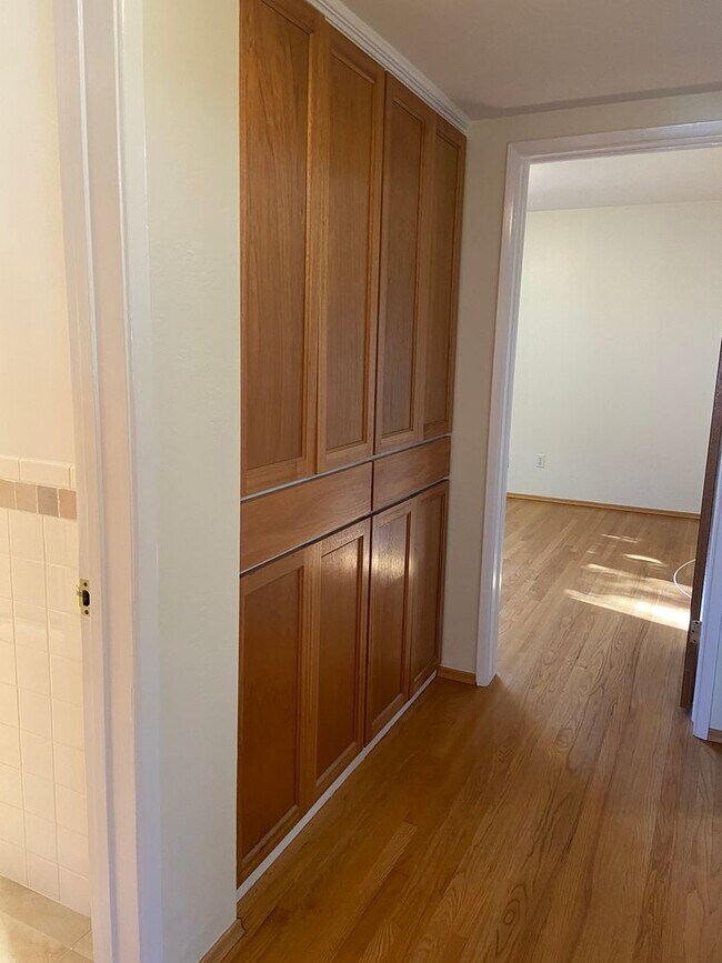 Building Photo - 1651 Chiswick Ct