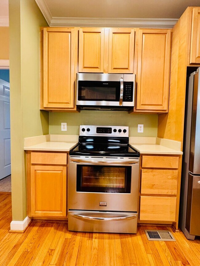 Building Photo - Gorgeous One Level Home in Chapel Hill