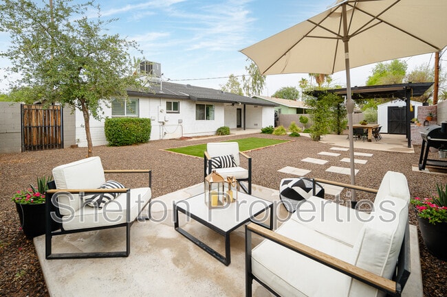 Building Photo - 1731 W Highland Ave