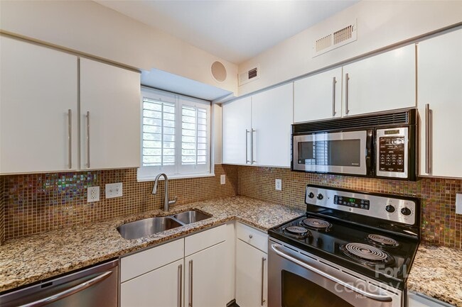 Building Photo - 227 N Dotger Ave