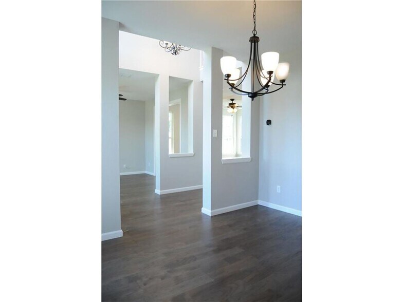 Building Photo - 923 Felicia Ln
