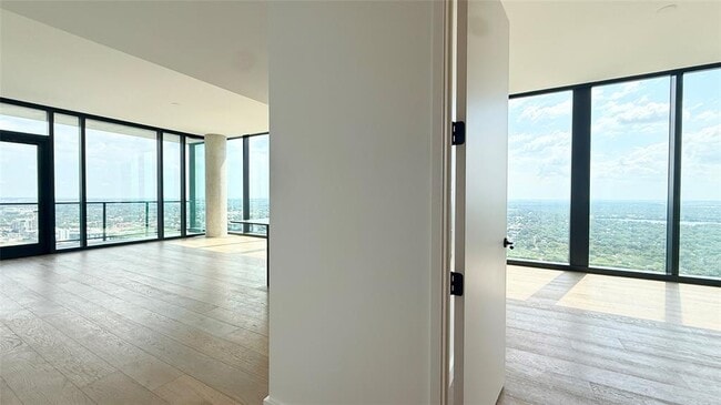 Building Photo - 610 Davis St