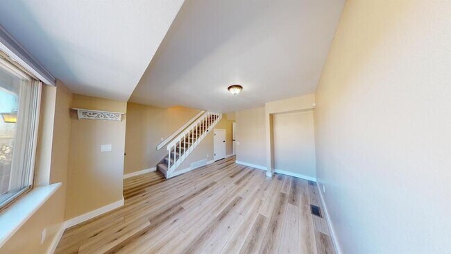 Building Photo - 5561 Dunbar Ct