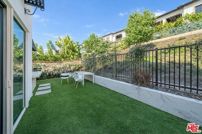 Building Photo - 105 Via Salamanca