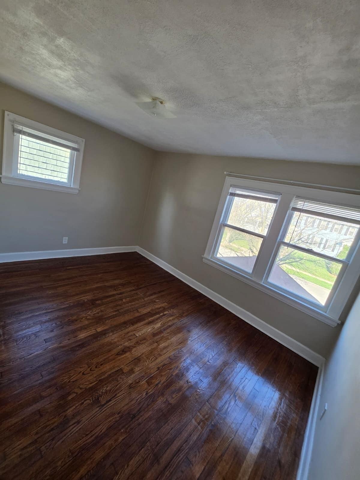 Building Photo - 2048 Rossmoor Rd