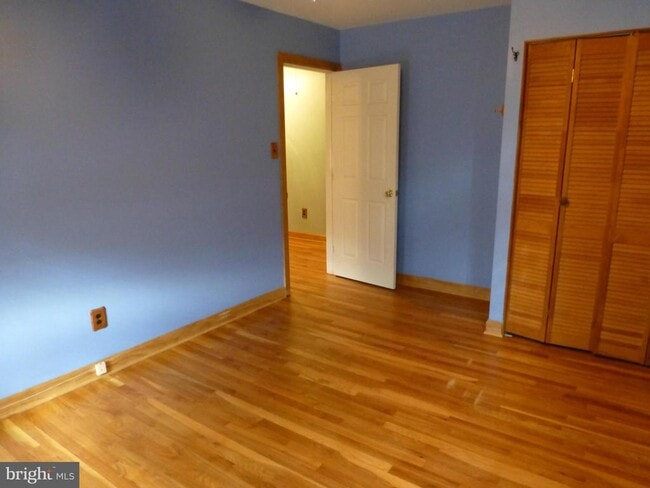 Building Photo - 5625 Cornish Way