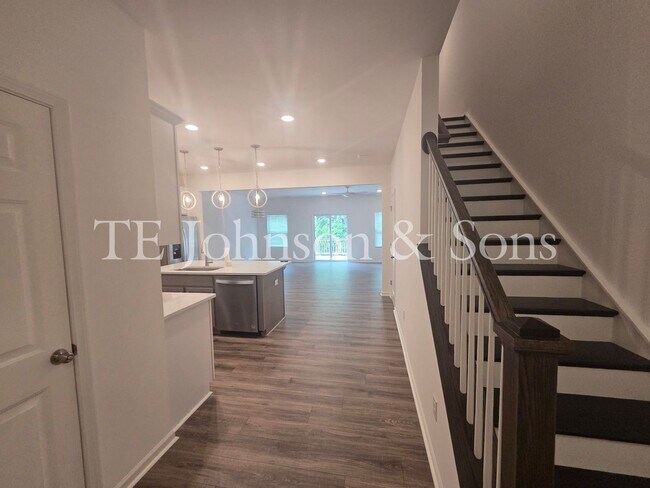 Building Photo - 223 Latrobe Ln