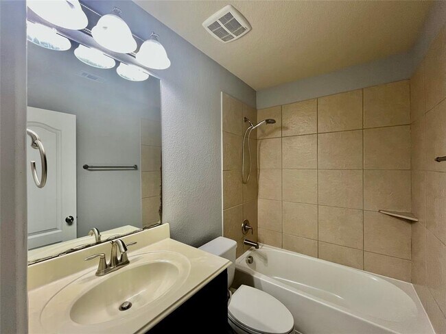 Building Photo - 7010 Stevenson Dr
