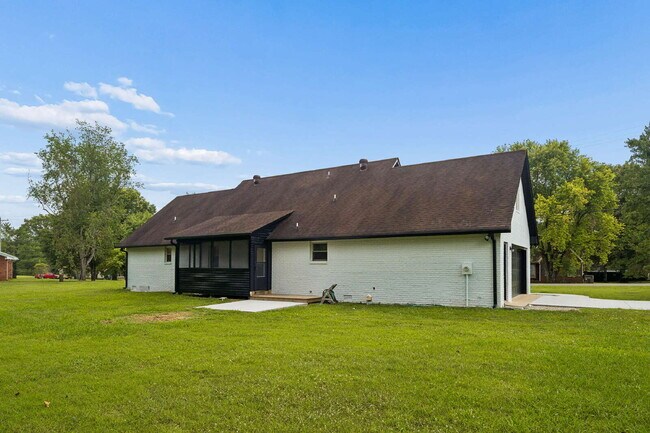 Building Photo - 112 Juniper Dr