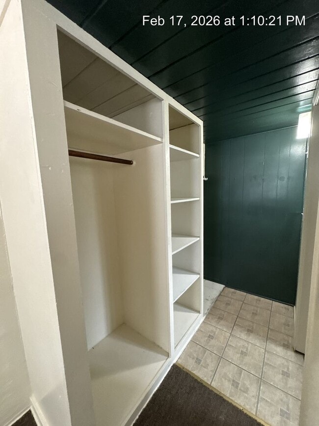 Building Photo - 3040