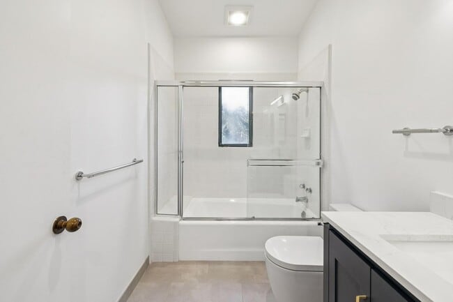 Building Photo - Charming 4BR Home Available in Private Portola Valley Cul de Sac