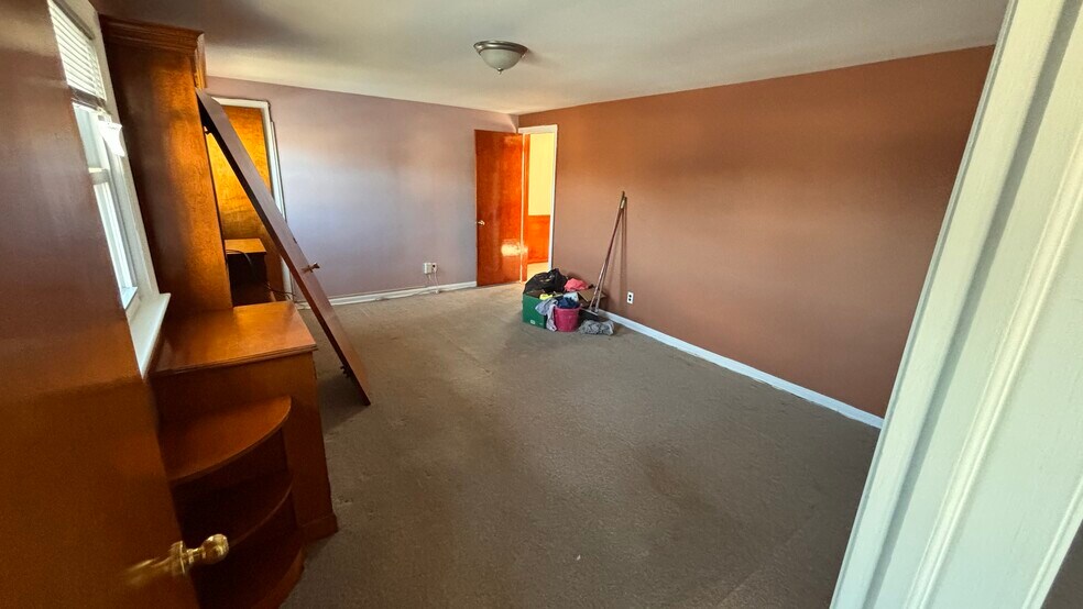 3rd bedroom - 870 Louisa St