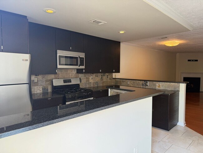 Building Photo - 2 Bed/2 Bath Townhouse in Norcross for Lease