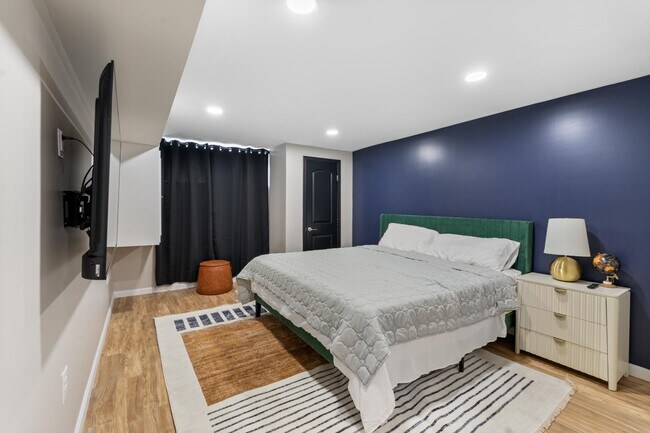 Building Photo - 3022 Auchentoroly Terrace