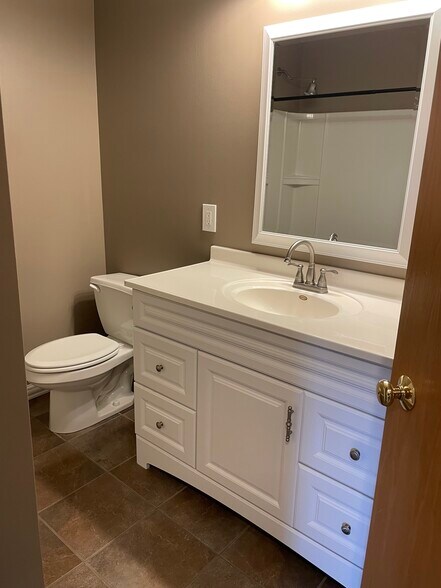 Upstairs bathroom - 1238 Larkspur Ln