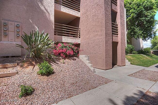 Building Photo - 2BR 2 BATH 2ND STORY CONDO