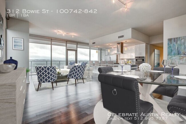 Building Photo - Rooftop Pool Overlooks Heart Of Austin