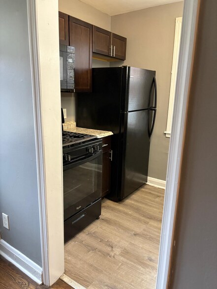 Building Photo - 1121 Gleneagle Rd