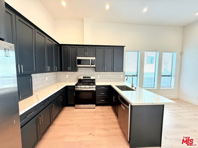 Building Photo - 3414 London St