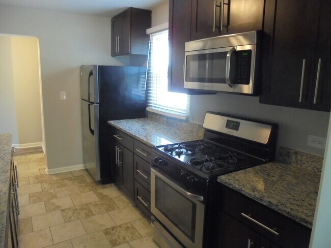 Building Photo - 1434 Walnut Dr