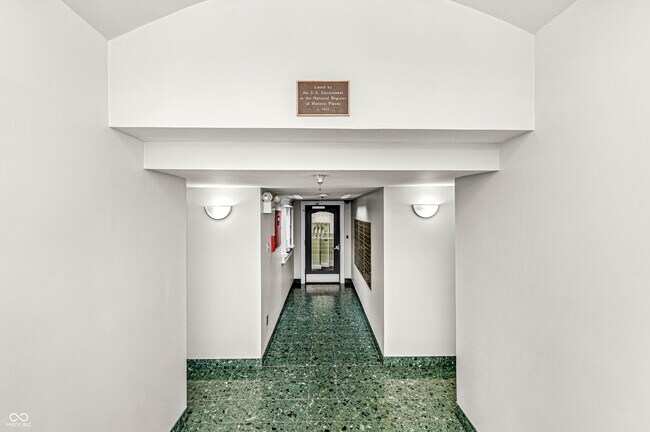 Building Photo - 230 E 9th St