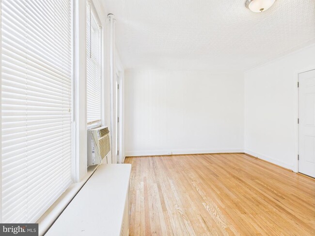 Building Photo - 205 E 33rd St