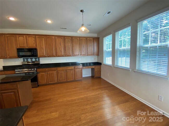 Building Photo - 6512 Manitoba Ln
