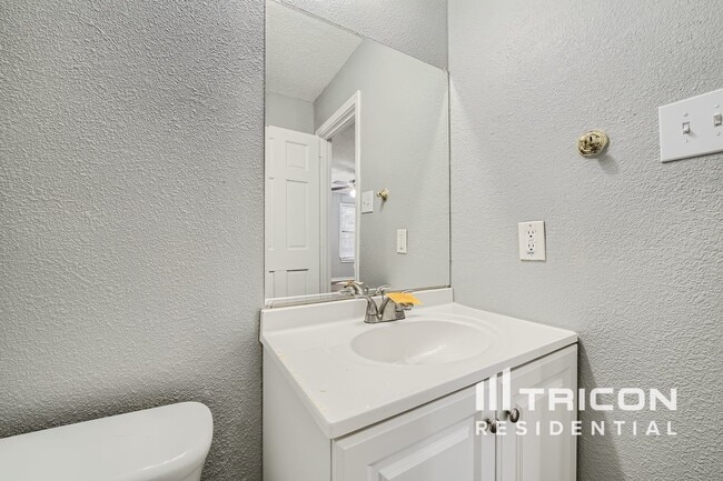 Building Photo - 2112 Churchill Downs Dr