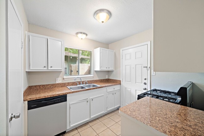 Building Photo - Lovely 3 Bedroom 2 Bath Duplex Home with Totally Private Backyard with Nice Wooden Privacy Fence!!