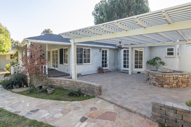 Building Photo - 4668 St Clair Ave