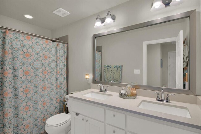 Building Photo - 305 Satsuma Dr