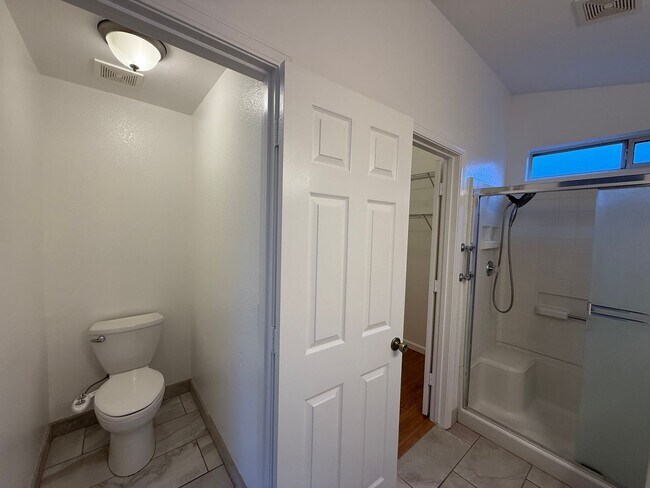 Building Photo - Single story with 3-car Garage!!