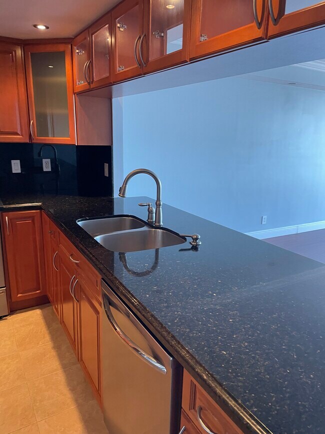 Building Photo - 3015 N Ocean Blvd