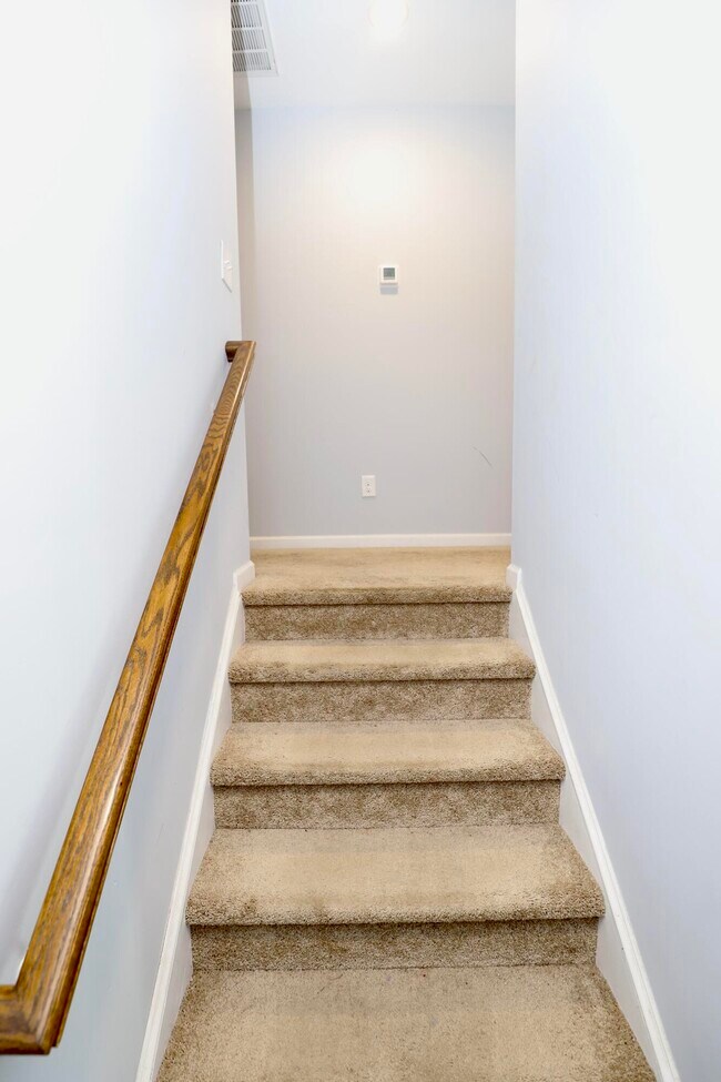 Building Photo - 1009 Providence Plantation Dr