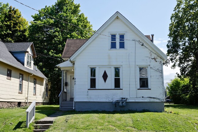 Building Photo - 257 Alphonse St