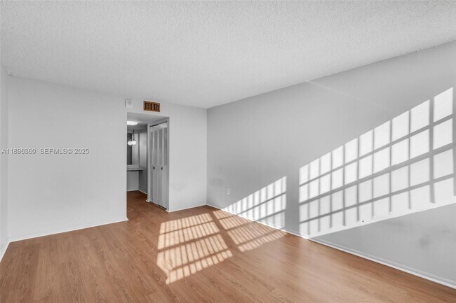 Building Photo - 13155 Ixora Ct