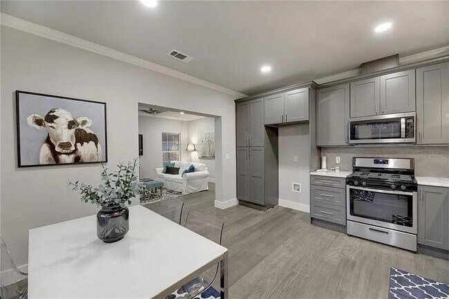 Building Photo - 1217 Eleanor St