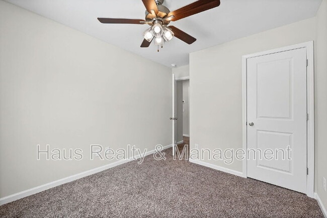 Building Photo - 839 Cumberland Dr