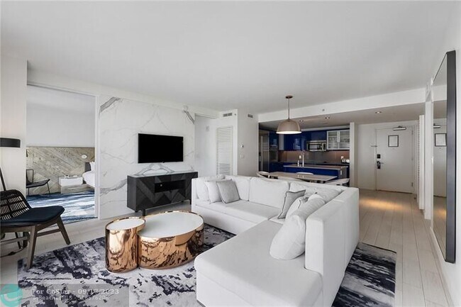 Building Photo - 3101 Bayshore Dr