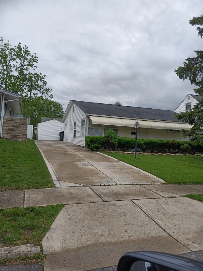 Building Photo - 642 Augusta Ave