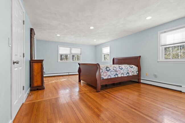 Building Photo - 77 Colonial Rd