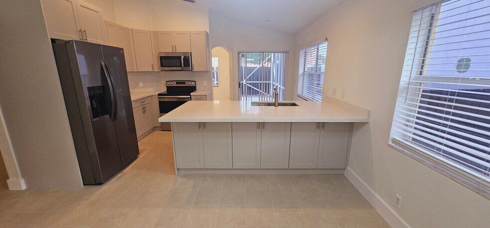 Building Photo - 10780 Cypress Lake Ter