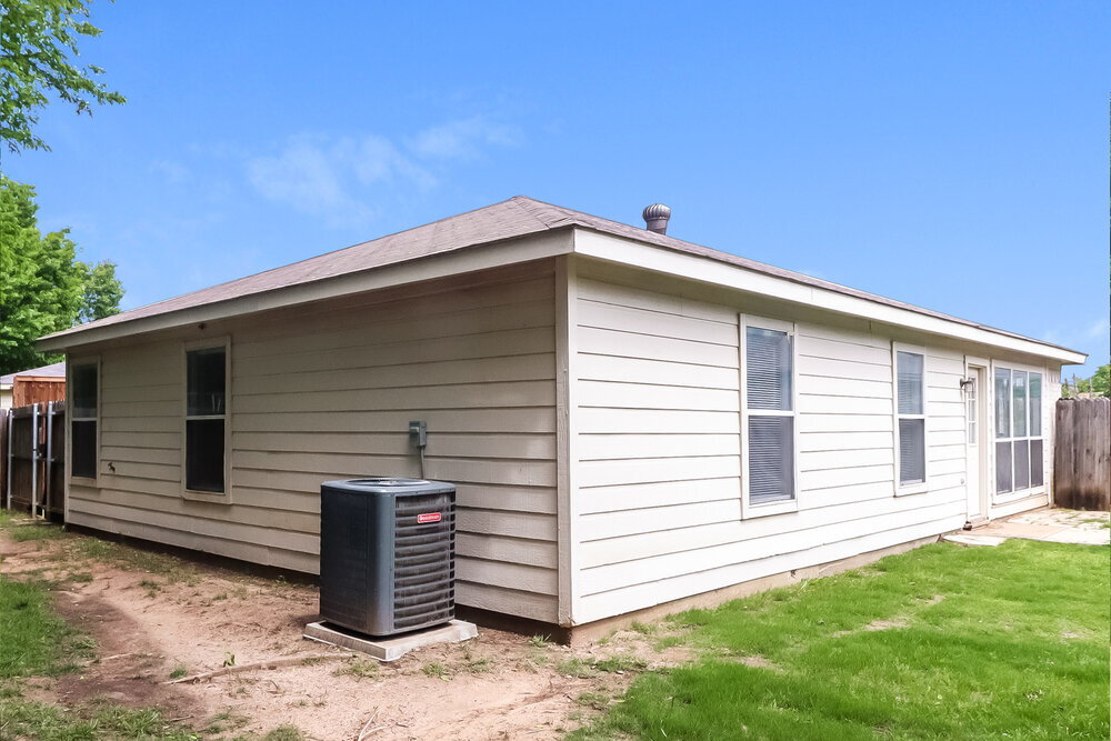Building Photo - 10662 Flamewood Dr
